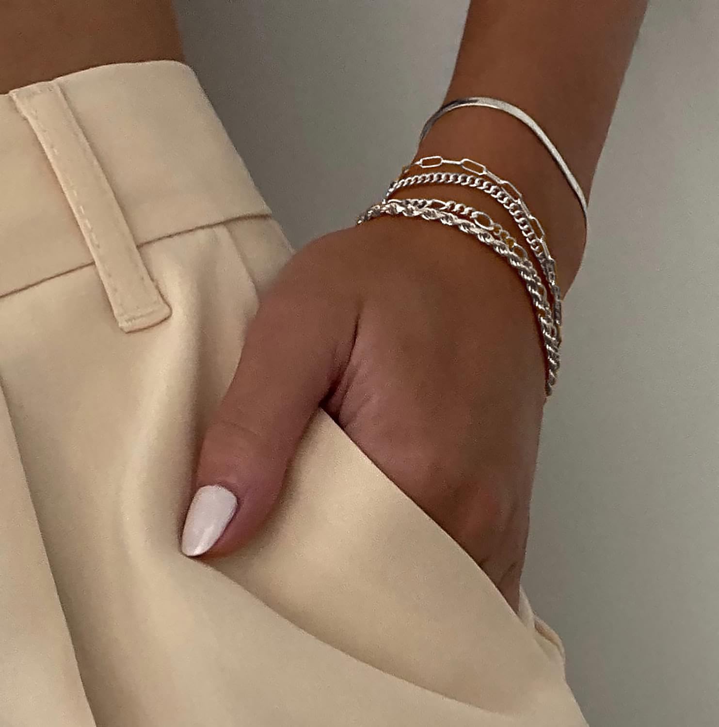 Gilded Dreams: A Dazzling Showdown of Women’s Jewelry